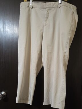 Dockers cream Ideal Fit  ladies Ankle Pants  size 18